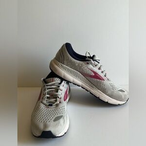 Brooks Addition GTS 15